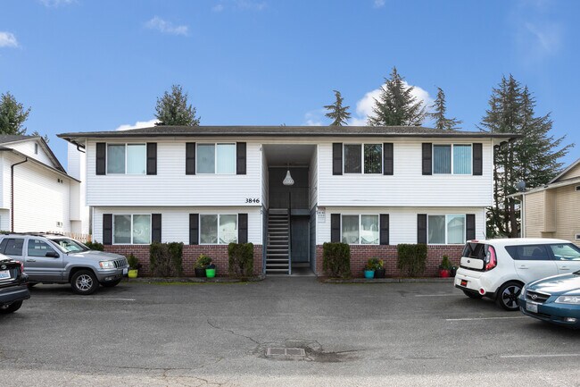 Building Photo - 3846 D Pl SE