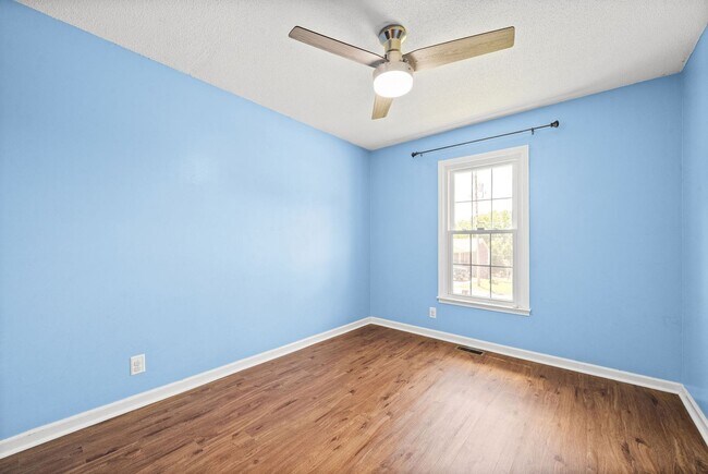 Building Photo - 1409 Janet Way Dr