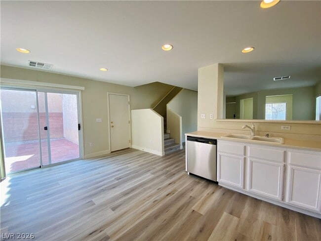 Building Photo - 6158 Dutch Windmill Ave