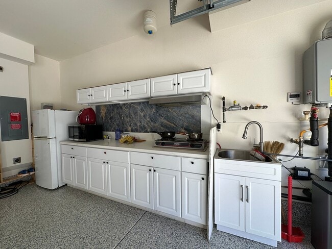 Building Photo - Room for Rent in Stanton-Prime Location