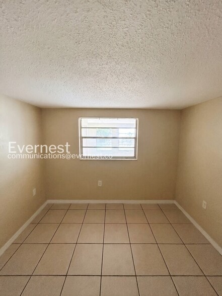 Building Photo - 9130 Chatam Ln