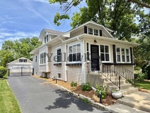 Building Photo - 376 Hill Ave
