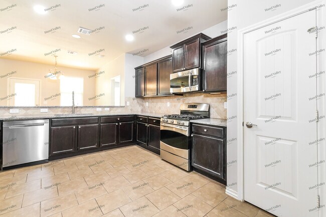 Building Photo - 9704 Squire Ln