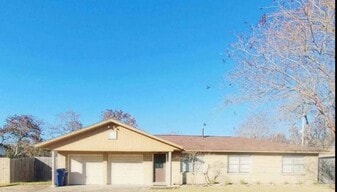 Building Photo - 2714 28th Ave N