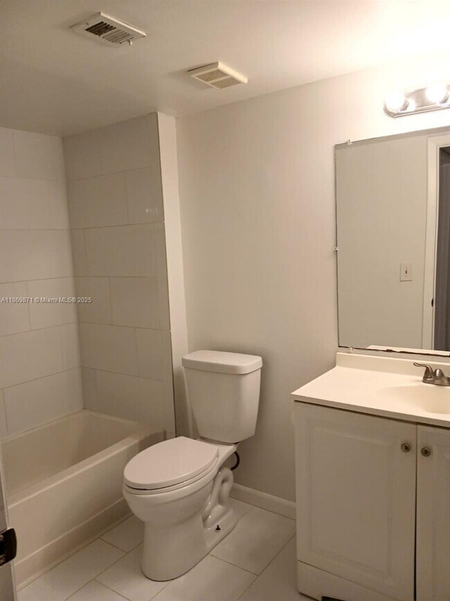 Building Photo - 9999 Summerbreeze Dr