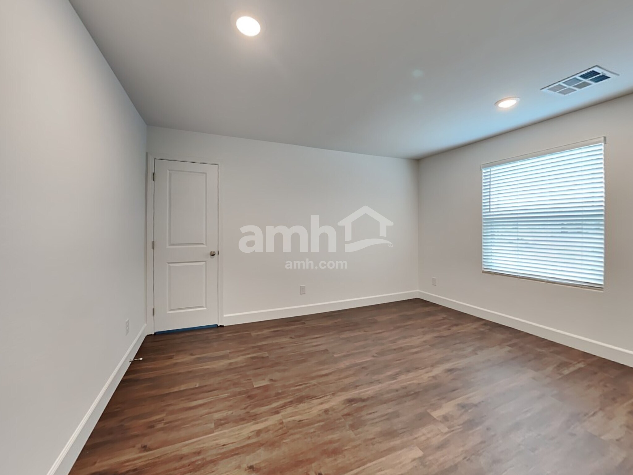 Building Photo - 136 Charmante Tulip Ln