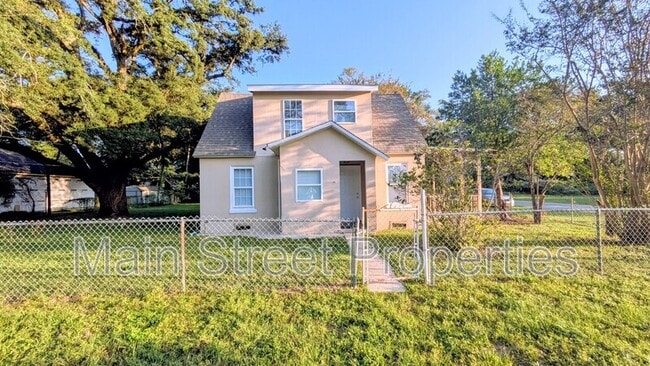 Primary Photo - 3500 W Cervantes St