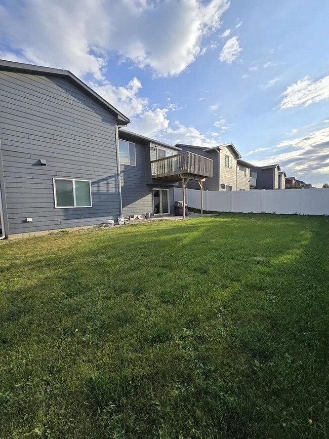 Building Photo - 6613 W 5th St