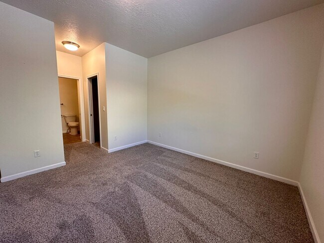 Building Photo - 1015co