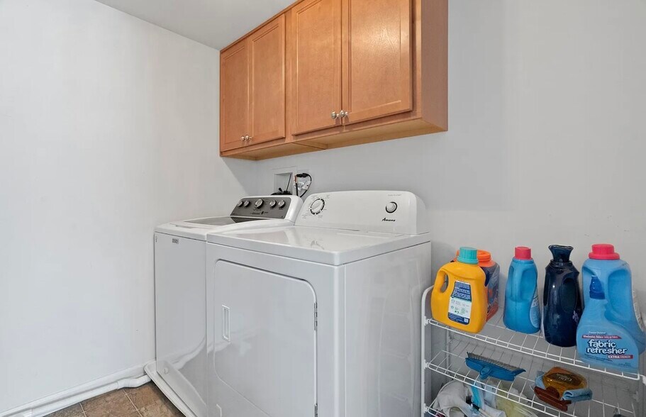 Building Photo - 1247 Waverly Dr