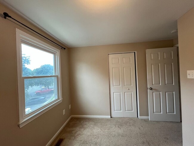 Building Photo - 129 Lamont Ln