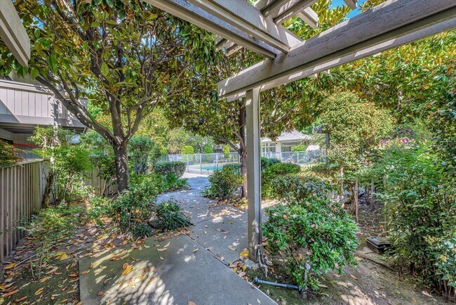 Building Photo - Hidden Gem at Saratoga Creekside – End Uni...
