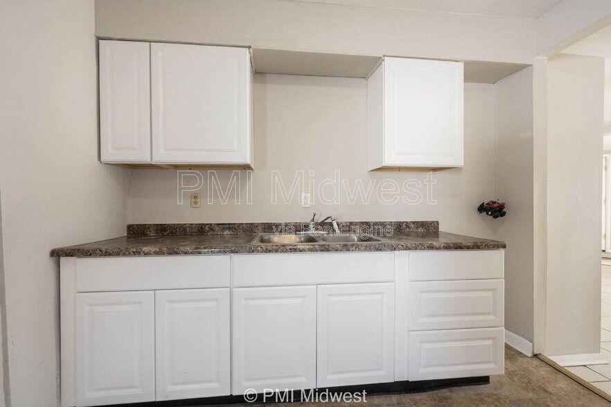 Building Photo - 4881 300W