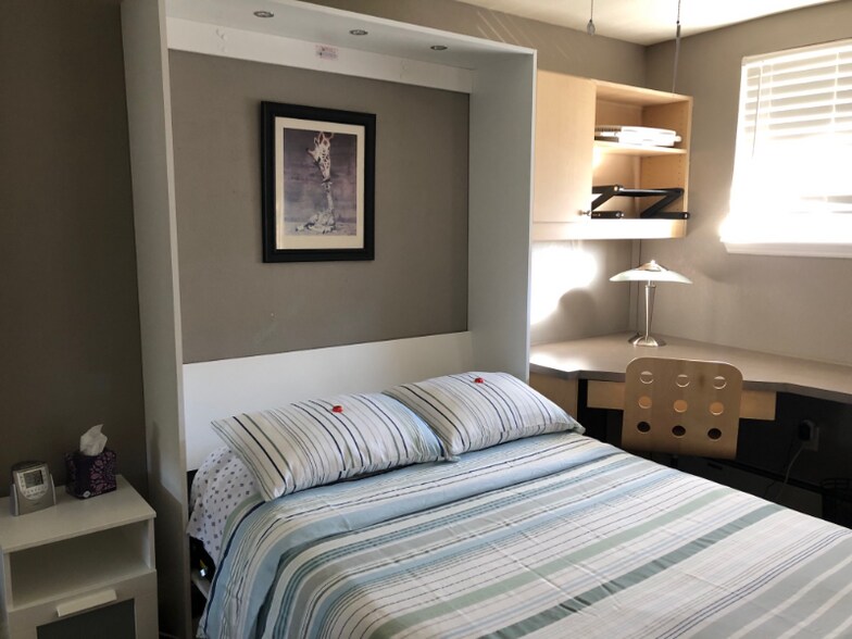 Building Photo - 1833 N Williams St