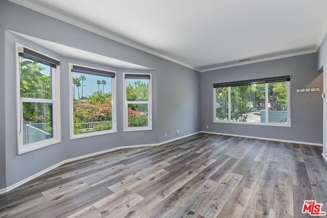 Building Photo - 2002 20th St