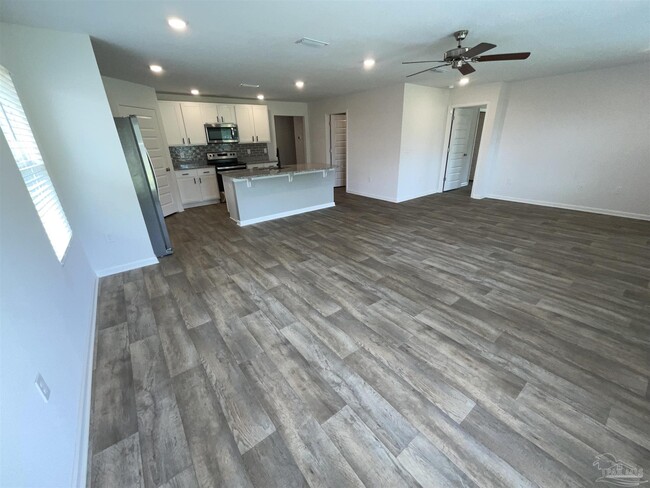 Building Photo - 7835 Lakeside Oaks Dr