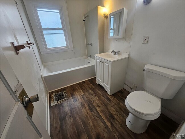 Building Photo - 1330 Midland Ave