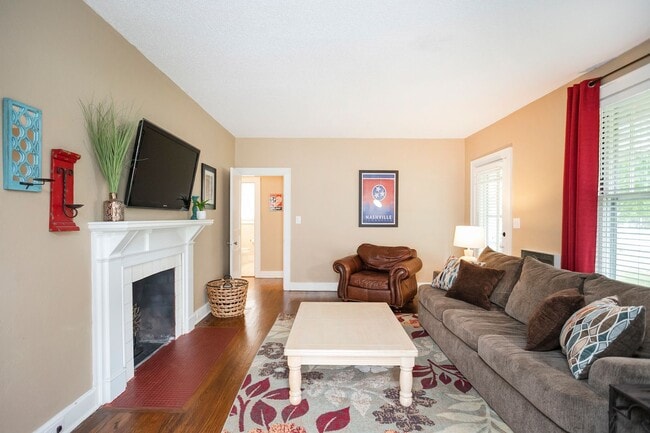 Building Photo - Cute 3 bedroom cottage