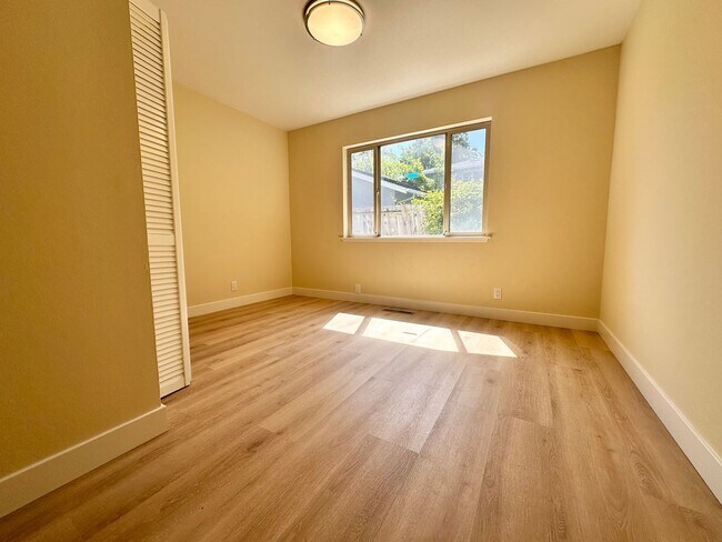 Building Photo - Spacious 4 Bed 2.5 Bath South Los Altos Home - Pool! Great Schools!