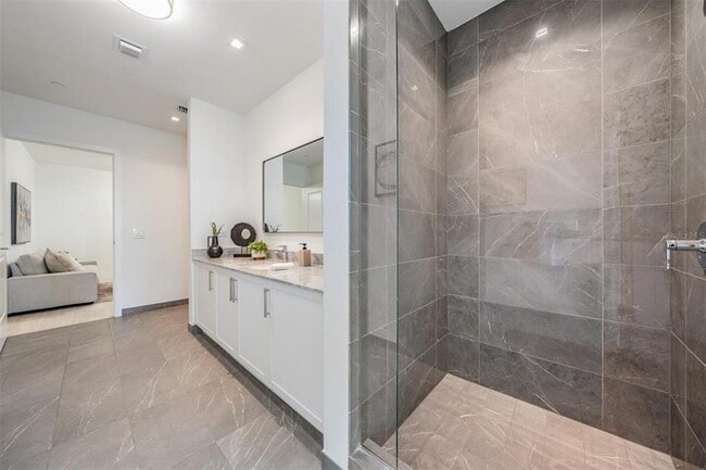 Building Photo - 3015 S Ysabella Ave