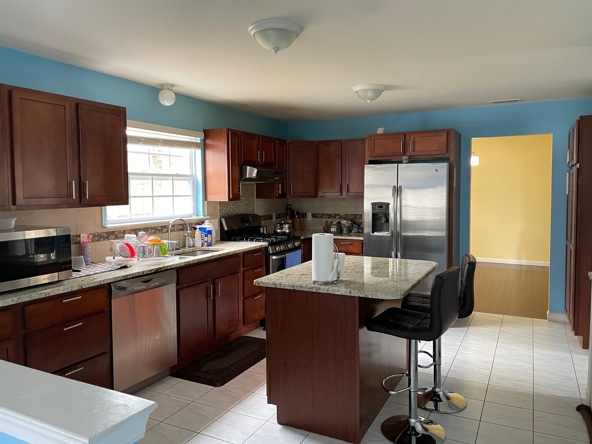 Kitchen - 259 E Oakbourne Ave