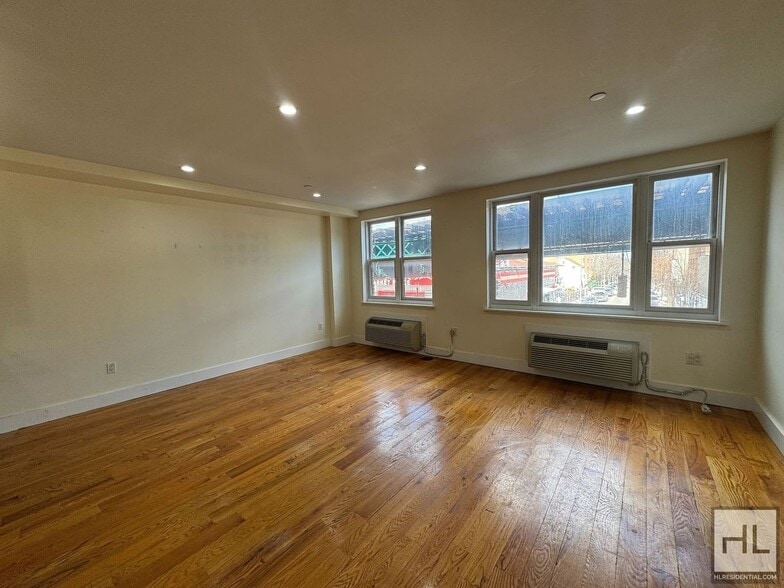 Building Photo - BROADWAY