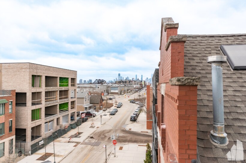 Building Photo - 2356 N Elston Ct