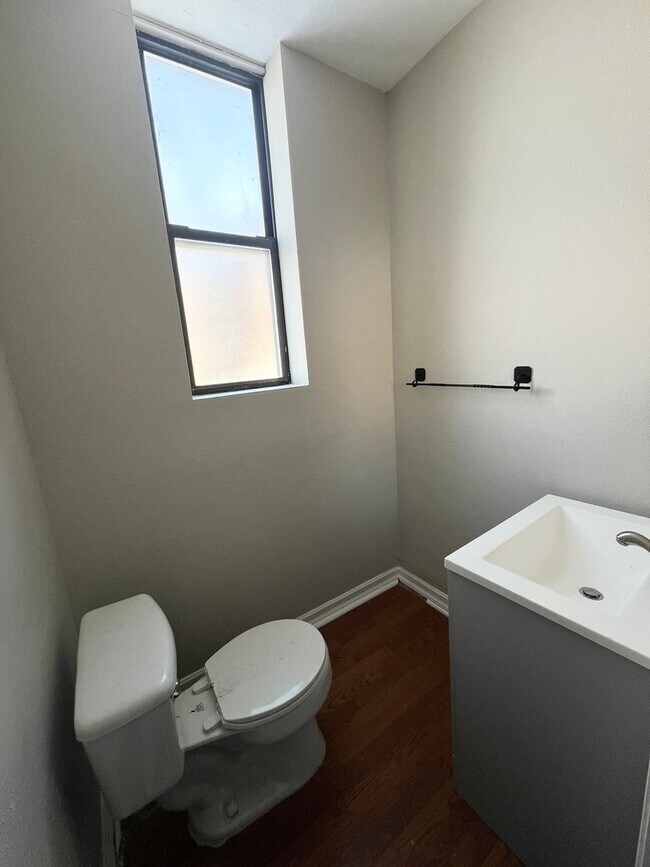 Building Photo - 2300 S 9th St