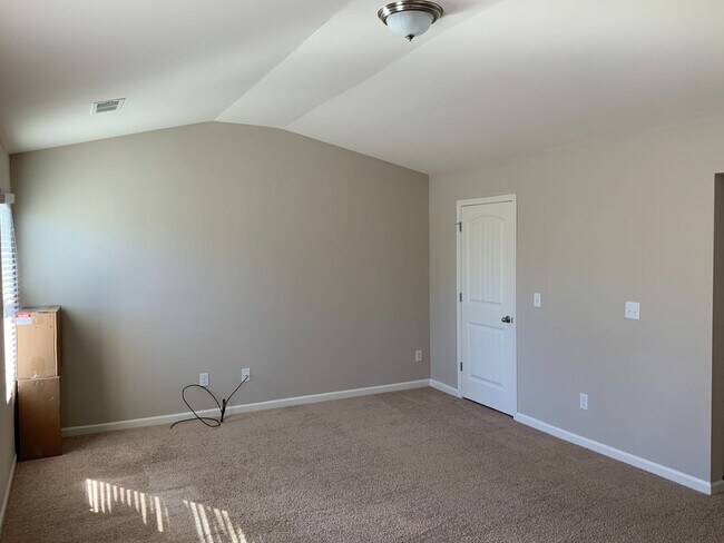 Building Photo - Chelsea Reserve  4 BR / 2.5 Ba / 2 family Room / 2 stories