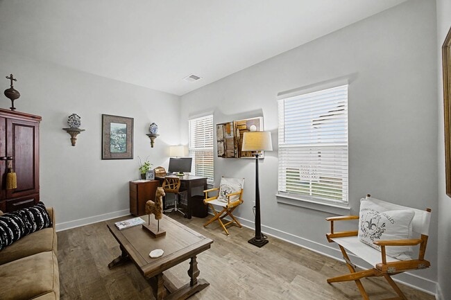 Building Photo - 4 Bedroom Executive Home located in Magnolia Green