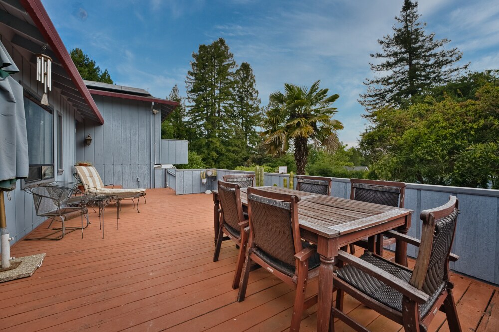 Building Photo - 945 Midpine Way