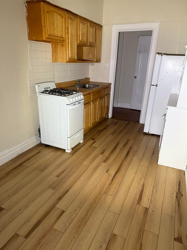 Building Photo - 821 Bergen Ave