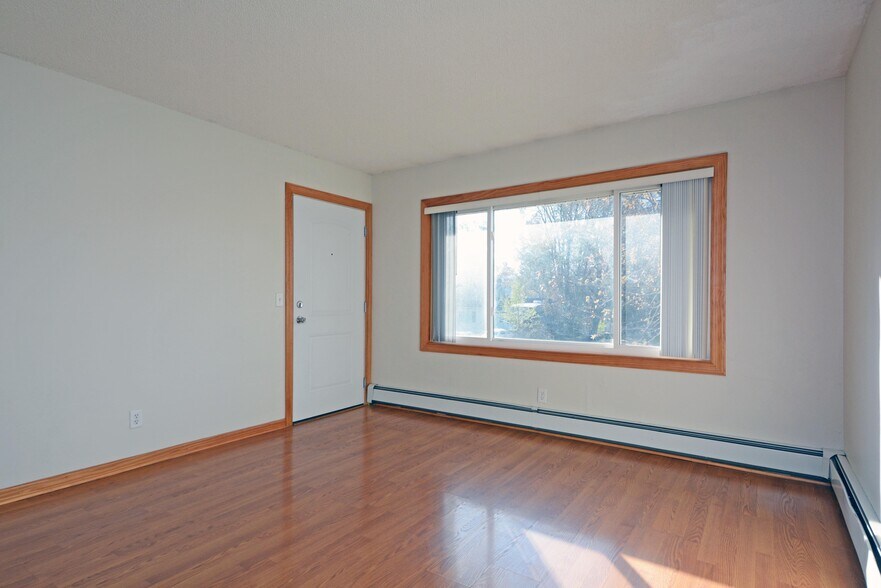 Building Photo - 2105 Hillview Road
