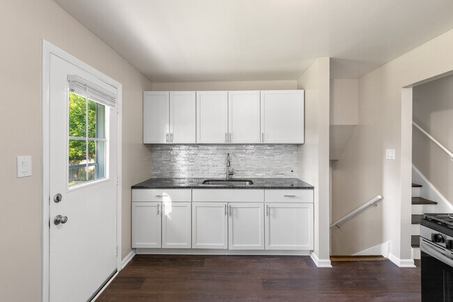 Building Photo - 3308 Birchwood Dr