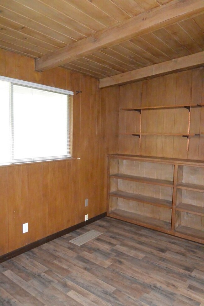 Building Photo - 108 N Crenshaw St