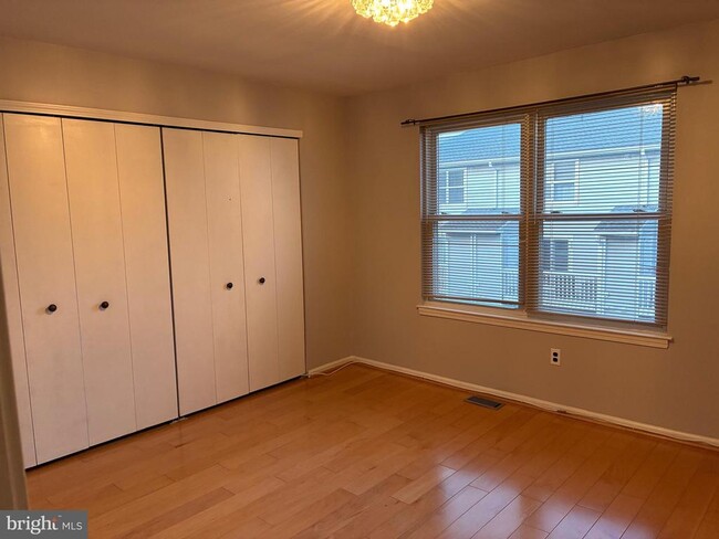 Building Photo - 213 Park Pl Dr