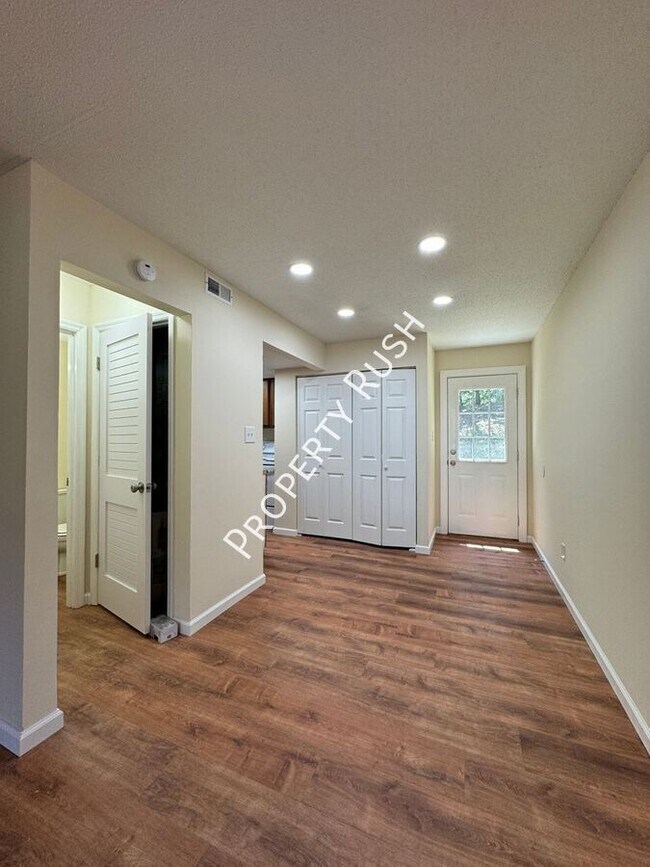 Building Photo - 1511 Rustic Dr