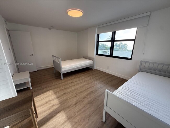 Building Photo - 4301 Collins Ave