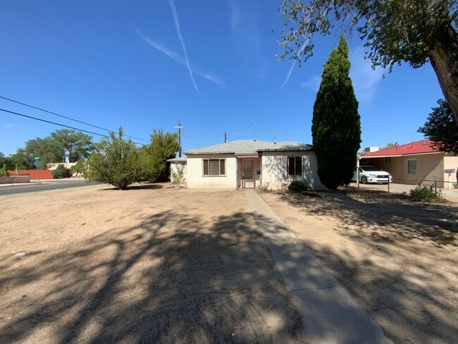 Primary Photo - 2 Bedroom Single Story Home Available Near...