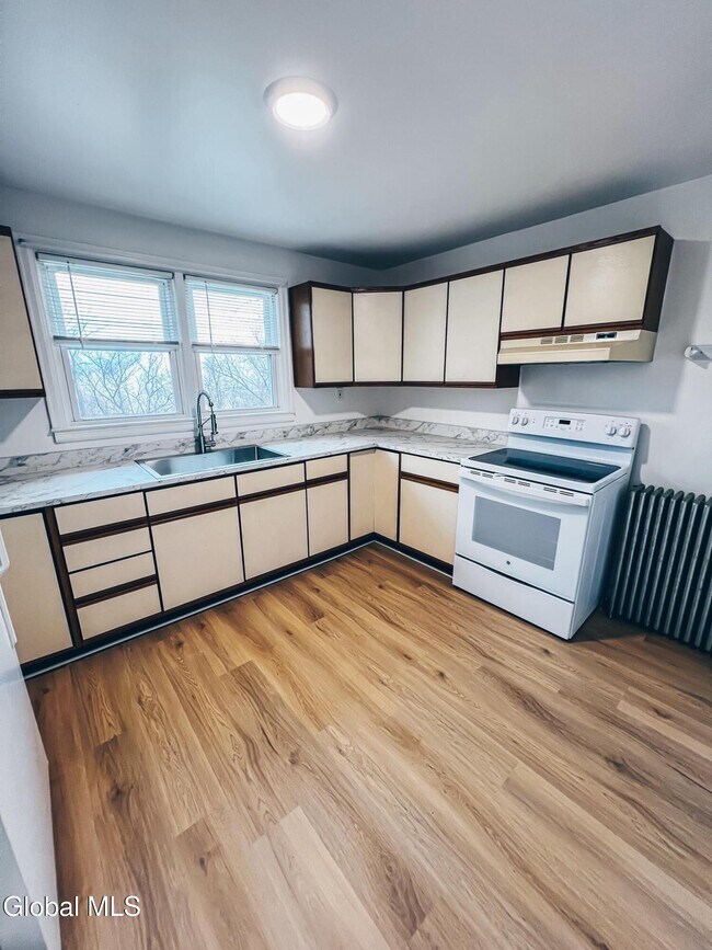 Building Photo - 92D Columbia Turnpike