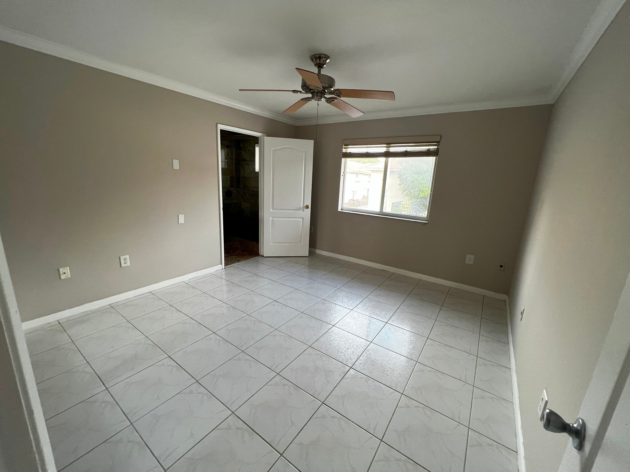 Building Photo - 351 NW 82nd Ave