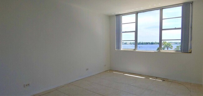 Building Photo - 2800 N Flagler Dr