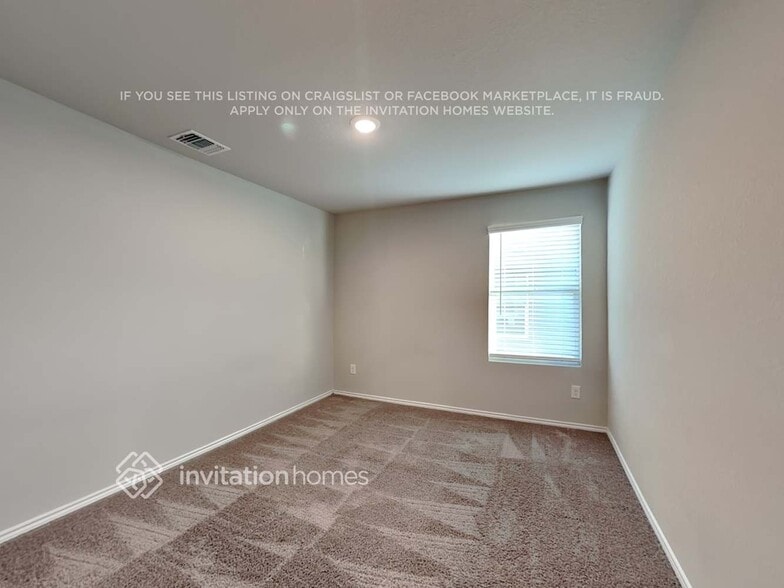 Building Photo - 5715 Leon Pl