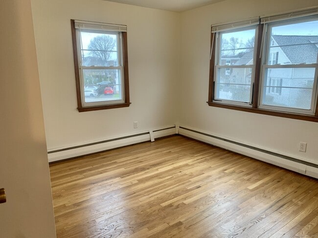 Building Photo - 640 Beechmont Ave