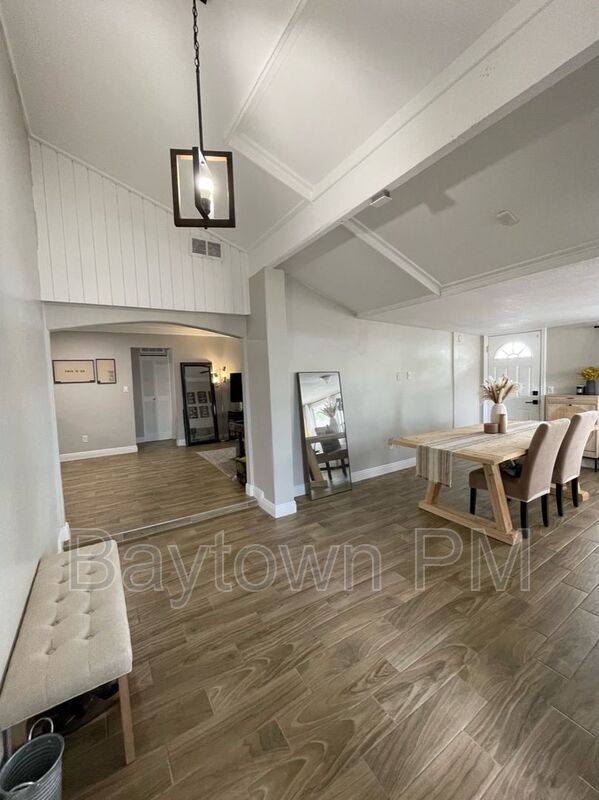 Building Photo - 5108 Ravensdale Way