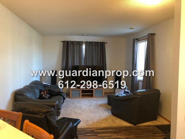 Building Photo - End Unit Townhouse Available December 1, O...