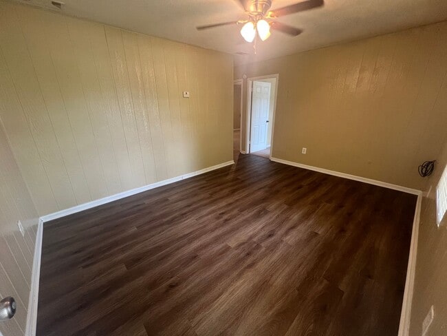 Building Photo - 2 Bedroom 1 Bathroom Duplex in Winterville!
