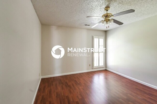 Building Photo - 3 Bedroom Pet-Friendly Home in MEMPHIS, TN with Main Street Renewal