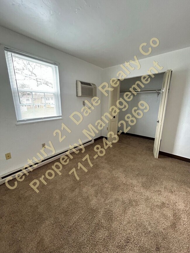 Building Photo - 2 BR, 1.5 Bath in West York School District