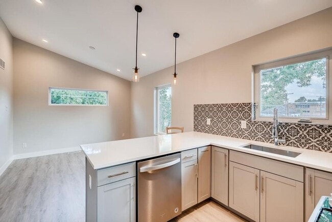 Building Photo - Modern 2 Bed/1 Bath in the Heart of Tennyson! AVAILABLE 5/1!